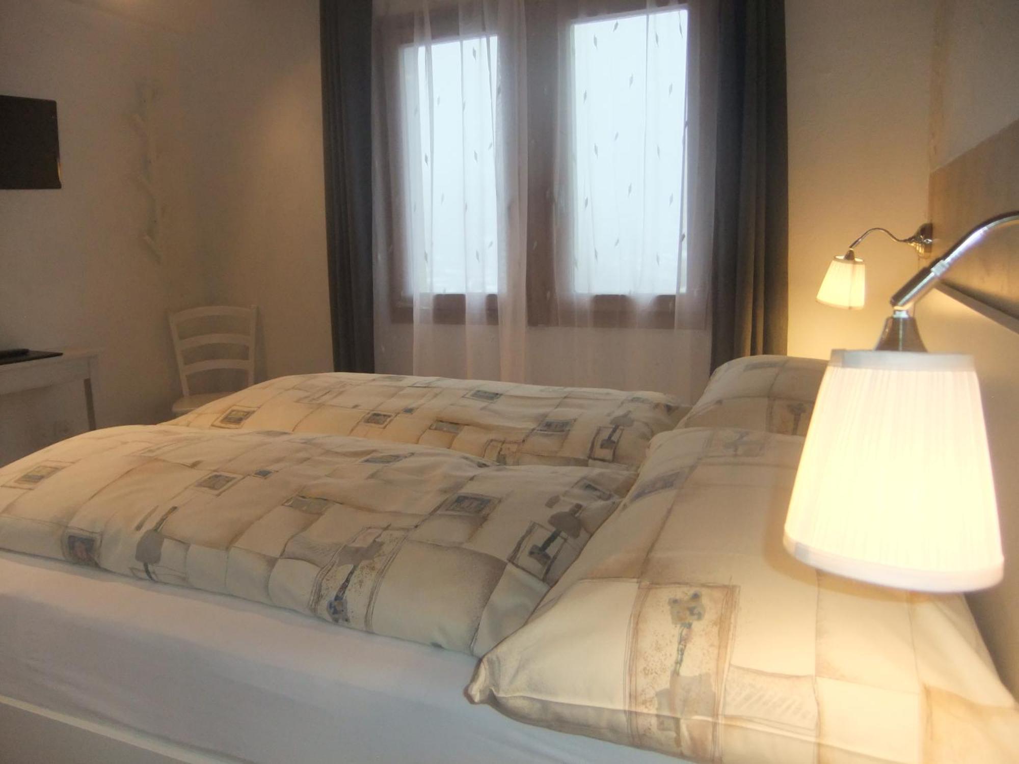Hotel Weisshorn Goms Zimmer foto