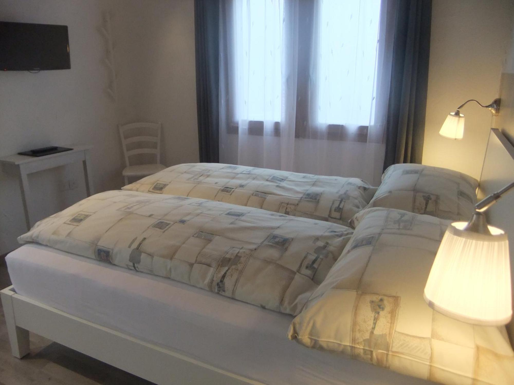 Hotel Weisshorn Goms Zimmer foto